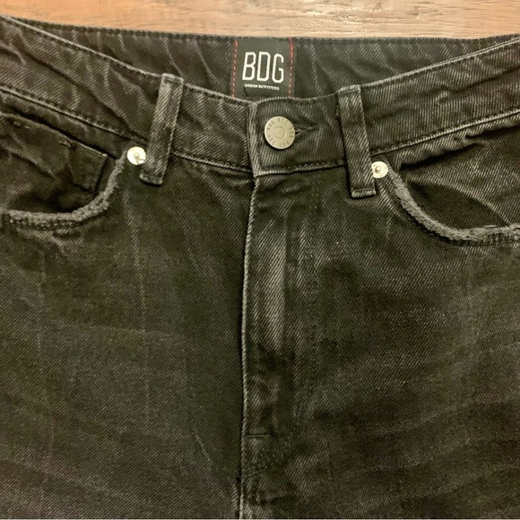 NWT UO BDG Premium High-Waisted Relaxed Straight Jean - Distressed Black 27 - Picture 5 of 11